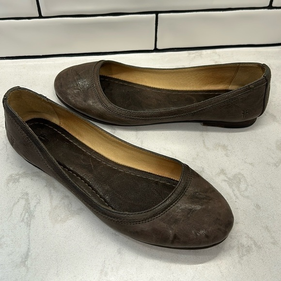 Frye Carson Ballet Flats for Women Featuring Premium Tumbled Leather 7.5 - Picture 1 of 16